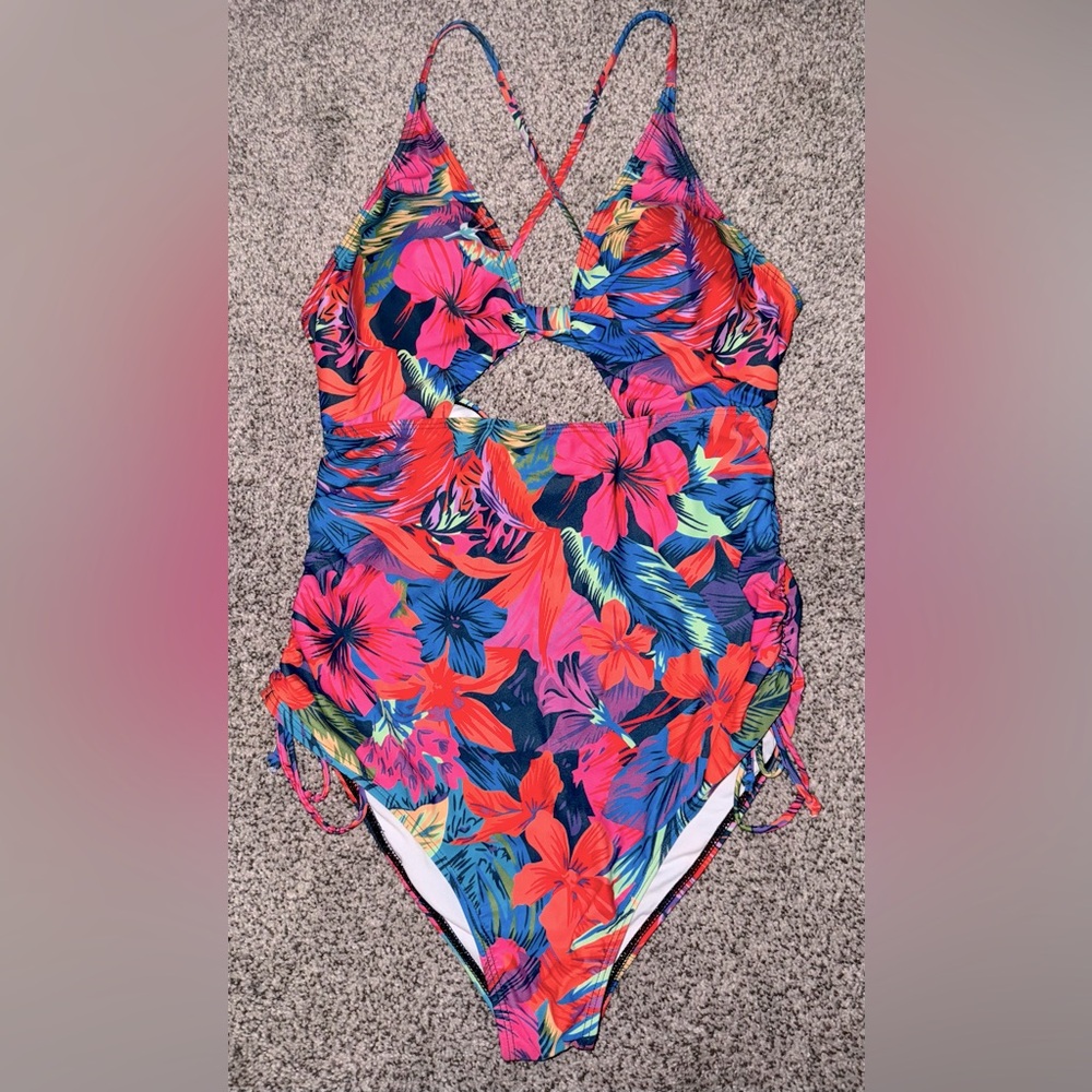 Swimsuit - Picture 6 of 6